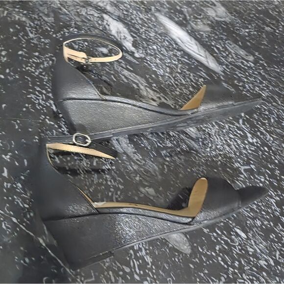 BRAND NEW UNISA LOW-HEEL WEDGE SHIMMER QUARE- TOE SANDAL - Picture 8 of 13